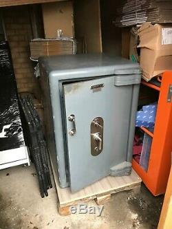 REDUCED! CHUBB Heavy Duty Safe Double Shelf Fire Resistant Approx. 850KG