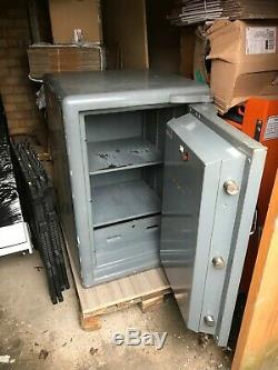 REDUCED! CHUBB Heavy Duty Safe Double Shelf Fire Resistant Approx. 850KG