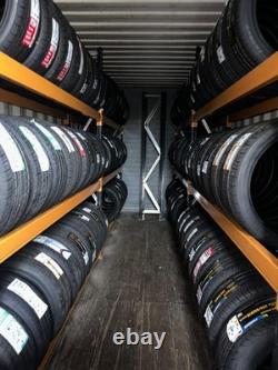 Rangement de pneus robuste pour conteneurs adapté aux conteneurs de 20 pieds ou 40 pieds, profondeur de 450 mm.