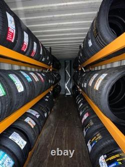 Rangement de pneus robuste pour conteneurs adapté aux conteneurs de 20 pieds ou 40 pieds, profondeur de 450 mm.